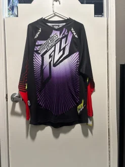 Used Adult Top None LG