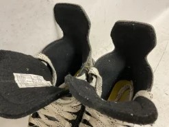 Used CCM CCM SUPER TACKS 9350R Junior Rec Fitness Skates Black Junior 01