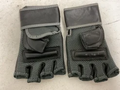 Used Everlast MMA KICKBOXING Gloves Black Senior