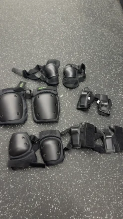 Used Inline Protective Set Black Senior
