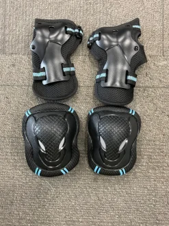 Used Inline Protective Set Black And Royal Blue MD