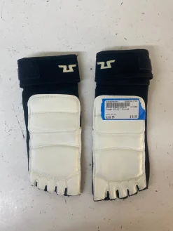 Used Martial Arts Gloves White SM
