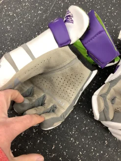 Used Maverik M6 GOAL LAX Goalie Gloves M Purple 13"
