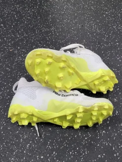 Used New Balance LAX Cleats Boys White Junior 05