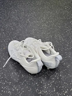 Used Nike LAX Cleats Boys White Junior 02.5