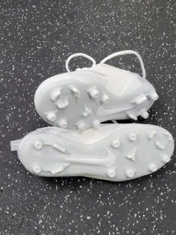 Used Nike LAX Cleats Boys White Junior 02.5