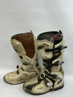 Used O'Neill CLUTCH Mens Boots White Senior 9