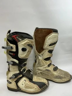 Used O'Neill CLUTCH Mens Boots White Senior 9