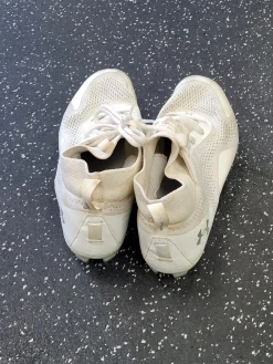 Used Under Armour GLORY 2 LAX Cleats Womens White Senior 8.5