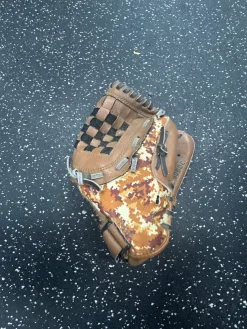 Used Adidas EAZY CLOSE TS 1050BDC BB/SB Glove RH Throw Brown 10 1/2"