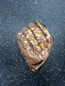 Used Adidas EAZY CLOSE TS 1050BDC BB/SB Glove RH Throw Brown 10 1/2