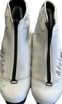 Used Alpina Womens NNN XC Ski Boots None W 06.5-07 / JR 4.5-05