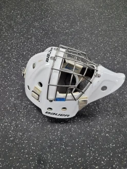 Used Bauer 940 Senior Goalie Helmet/Mask White MD
