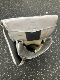 Used Bauer VAPOR X5 PRO Inter Goalie Blocker White