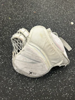 Used Bauer VAPOR X5 PRO Inter Goalie Catcher White