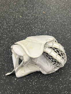 Used Bauer VAPOR X5 PRO Inter Goalie Catcher White