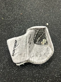 Used Bauer VAPOR X5 PRO Inter Goalie Catcher White