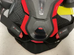 Used Bauer VAPOR 3XPRO Intermediate Shoulder Pads Black And Red MD