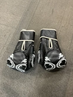 Used Boxing Gloves Black MD