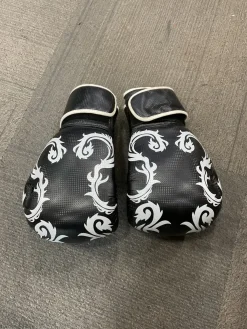 Used Boxing Gloves Black MD