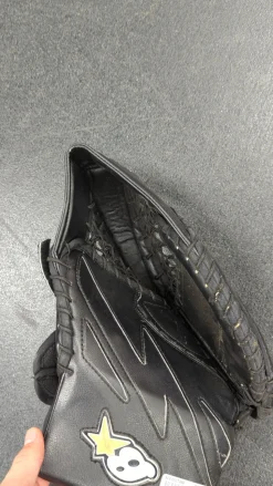 Used Brians BLACK GOALIE GLOVE Junior Goalie Catcher Black