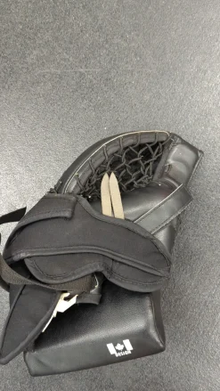 Used Brians BLACK GOALIE GLOVE Junior Goalie Catcher Black