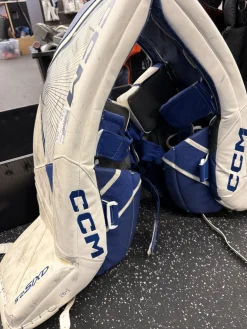 Used CCM AXIS 2.5 Goalie Leg Pads Junior White 26"