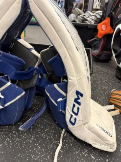 Used CCM AXIS 2.5 Goalie Leg Pads Junior White 26