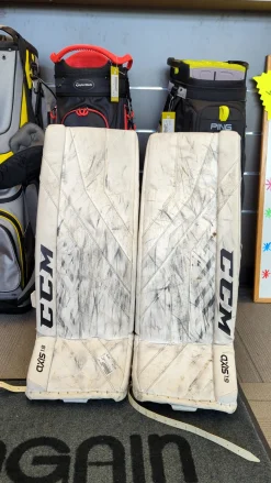 Used CCM AXIS 1.9 +1 LEG PADS Goalie Leg Pads Senior White 31"