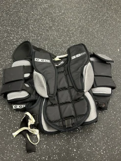 Used CCM BLOCKADE Youth Body Armor XL