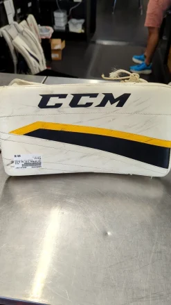 Used CCM EXTREME FLEX 760 BLOCKER Senior Goalie Blocker White