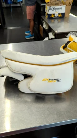 Used CCM EXTREME FLEX 760 BLOCKER Senior Goalie Blocker White