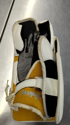 Used CCM EXTREME FLEX 760 BLOCKER Senior Goalie Blocker White