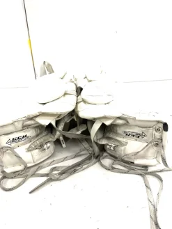 Used CCM EXTREME FLEX Goalie Leg Pads Youth White 20