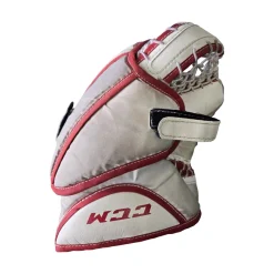 Used CCM EXTREME FLEX 760 JUNIOR CATCHER Junior Goalie Catcher White