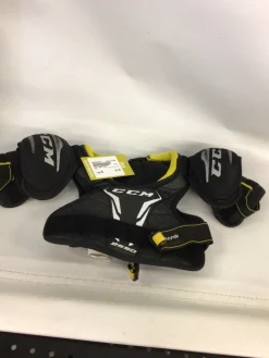 Used CCM TACKS 9550 Youth Shoulder Pads MD