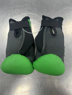 Used Century BRAVE YOUTH GLOVES Heavy Bag Gloves Black XS