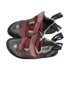Used Climbing Shoes Senior 6.5