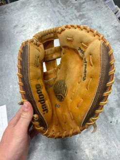 Used Cooper CATCHERS GLOVE BB/SB Catchers RH Throw Tan 35