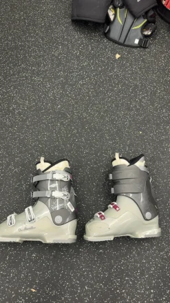 Used Dalbello VANTAGE Womens DH Ski Boot Grey 320 MP - M14