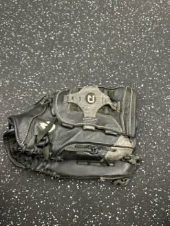 Used Demarini A0725DB14 BB/SB Glove RH Throw Black 14