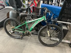 Used Diamondback COBRA 24 Mountain Bike Boys Green 24"