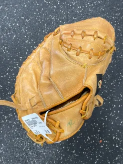 Used Diamond DCM-75 BB/SB Catchers RH Throw Brown 30"
