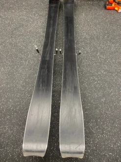 Used Dynastar GLORY 84 Womens DH Ski/Binding Black 163 cm