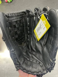 Used Easton BLACK MAGIC BB/SB Glove RH Throw Black 13"