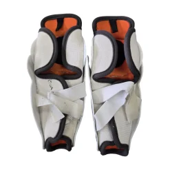 Used Easton MAKO YOUTH SHIN GUARDS Youth Shin Guards White 8"