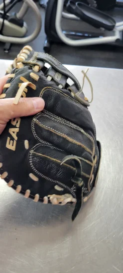 Used Easton 32.5 PFP26 BB/SB Catchers RH Throw Black 32 1/2"