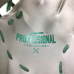 Used Easton PRO COLLECTION PCFP1150-2WG RH Throw Fastpitch Gloves White 11 1/2" NEVER USED