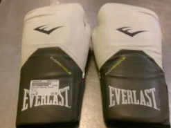 Used Everlast Boxing Gloves Red SM