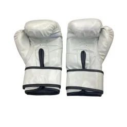 Used Everlast Boxing Gloves White S/M